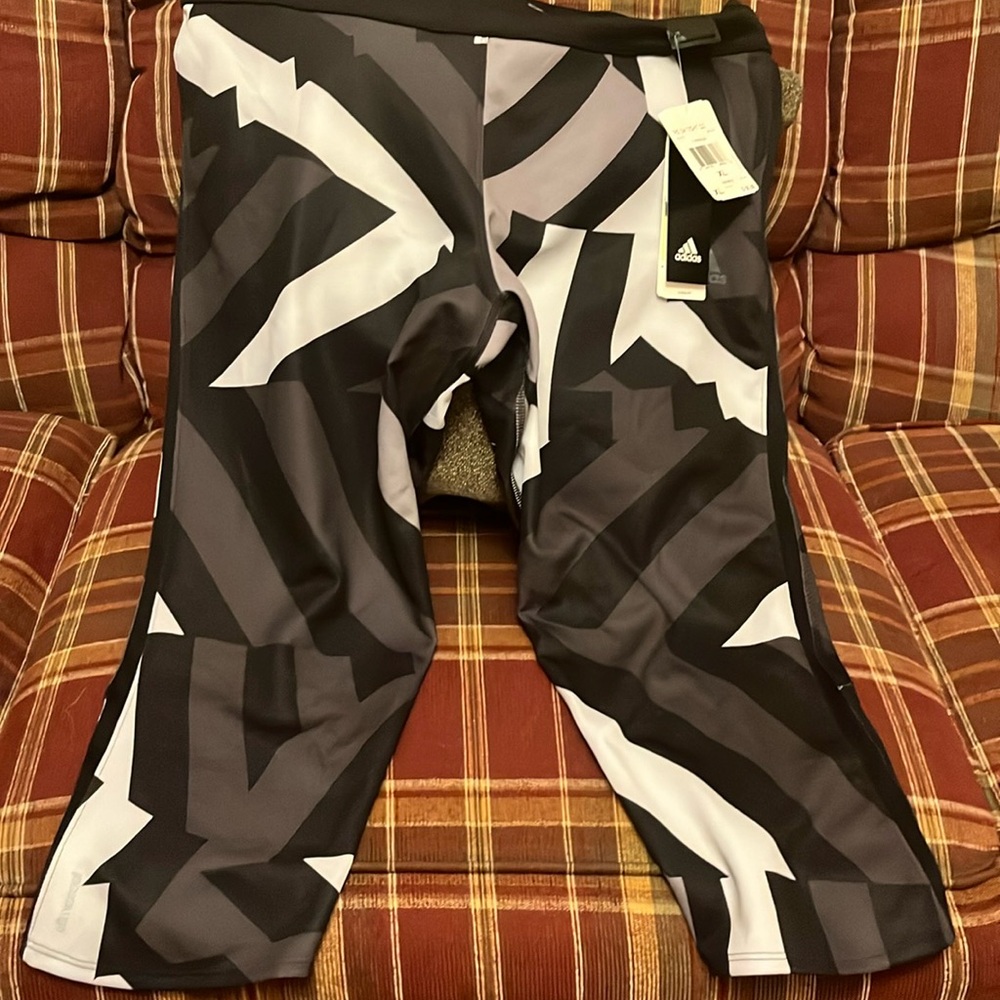 NWT - Adidas 3/4 Tight